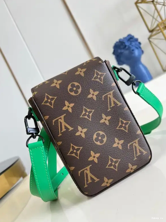 LOUIS S-LOCK WALLET VUITTON VERTICAL WEARABLE 0704